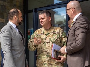 Ракић и градоначелници са командом Кфора: Негодовање због полицијског нагомилавања на северу КиМ