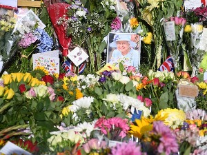 Вучић добио позив да присуствује сахрани краљице Елизабете