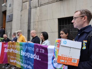 Милетић: Послат захтев МУП-у за шетњу, предали смо петицију Влади