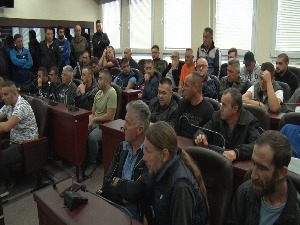 Мештани Штрпца немају дозволу да секу дрва за огрев на својим имањима