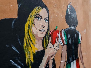 Рачуни за струју и Мусолинијева сенка у предизборној кампањи у Италији: Десница пред вратима Рачуни за струју и Мусолинијева сенка у предизборној кампањи у Италији: Десница пред вратима