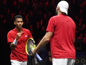 Тим света "закувао" завршницу Лејвер купа - Алијасим и Сок бољи од Марија и Беретинија