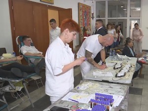 Добровољно давање крви у првославним храмовима, одазвао се и партијарх Порфирије