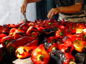 Домаћице калкулишу како до зимнице – спремити је или купити на рате