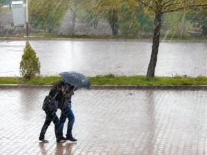 Кишобрани потребни и данас, температура до 25 степени