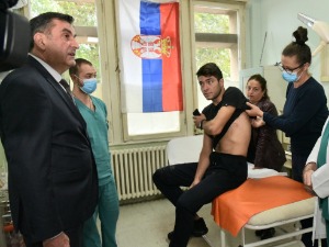 Заменик директора Канцеларије за КиМ обишао младића, нападнутог у Бабином Мосту