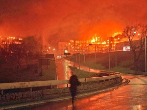 Овај светски рат је почео бомбардовањем СР Југославије 1999, а с ратом у Украјини свет управо срља у катастрофу: Метафизичка глупост људског рода Овај светски рат је почео бомбардовањем СР Југославије 1999, а с ратом у Украјини свет управо срља у катастрофу: Метафизичка глупост људског рода