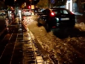 Јака киша поплавила улице у Зрењанину