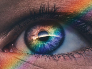 Како нам се током живота мења боја очију