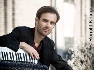 Век хармонике – Винсент ван Амстердам: Црвено, тамно и плаво