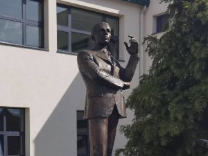 У Мионици откривен споменик Милану Ракићу