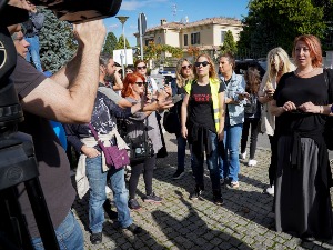 Протест испред амбасаде Ирана, подршка борби за права жена