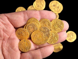 Otkrivena 44 zlatnika iz 7. veka skrivena u zidu u strahu od muslimanskih osvajača