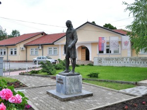 Позив бруцошима из централне Србије да упишу факултете на КиМ