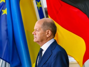 Љуљање немачке владе: Олаф Шолц, колебљиви канцелар којег кризе шамарају, а критичари не штеде