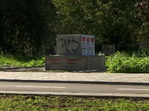 Споменик дели јавност у Новом Саду – осуђени злочинац из рације на списку невиних жртава