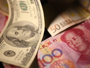 Ко побеђује у глобалном валутном рату: Пропада ли амерички долар?