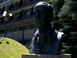 Волео је шишање „по фазону“ и овчје кисело млеко које је јео виљушком – Андрић из другог угла