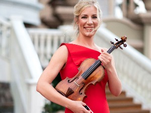 Концерт на најскупљој виолини на свету: Елизабет Питкерн на Коларцу са „црвеном виолином“