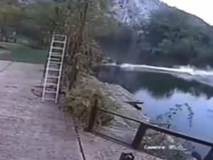 Надзорне камере снимиле тренутак када се срушио мост у Овчар Бањи
