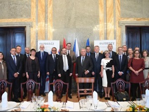 Вучић са амбасадорима ЕУ о светским изазовима