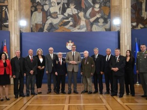 Вучић са делегацијом СУБНОР-а: Почаствован због сусрета са борцима за слободни Београд