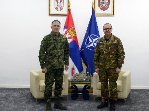 Начелник Генералштаба Војске Србије са новим командантом Кфора