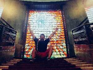 Широм затворених очију: Ди-џеј Кристијан Молнар