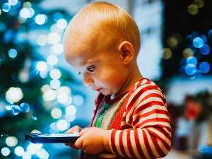 Три начина на која програмери држе децу залепљену за екран – и шта да предузмете у вези са тим