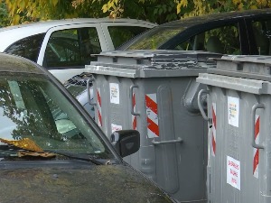 Контејнери и на паркинзима – ко одлучује где се постављају
