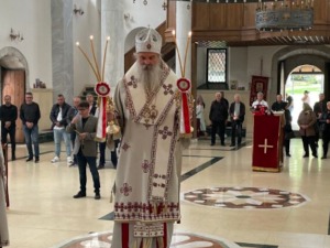 Владика Теодосије апелује за очување мира и решавање спорних питања дијалогом 