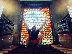 Широм затворених очију: Ди-џеј Кристијан Молнар