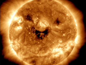 Zračak radosti ili upozorenje: NASA snimila „nasmejano“ Sunce