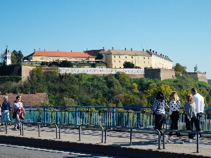 Магловито јутро, током дана до 26 степени