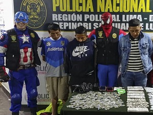 Policajci maskirani u Osvetnike pohapsili narko-bandu u Peruu