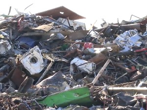 Каблови на мети лопова – опасан отпад између екологије и профита