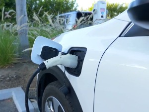 У Србији 0,01 одсто електричних аутомобила, како повећати њихов број