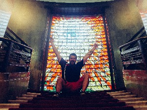 Широм затворених очију: Ди-џеј Кристијан Молнар