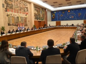 Вучић на седници Владе подноси извештај о КиМ, састанци са патријархом и амбасадорима Кине и Русије