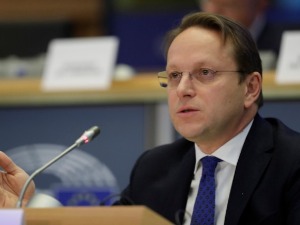 Вархеји: Неопходно јачање везе ЕУ-Западни Балкан