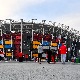 Поморска традиција, позивни број и 974 контејнера у изгледу стадиона