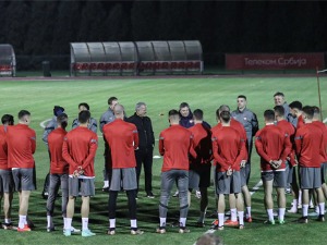 Фудбалери Србије у Старој Пазови, Митровић није тренирао