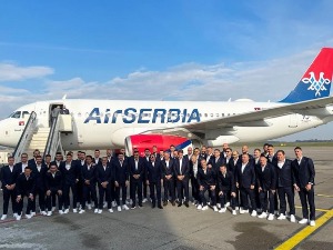 Орлови одлетели за Бахреин, забележен тренутак пре уласка у авион