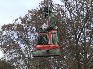 Вуков споменик демонтиран након 85 година, иде у Смедерево ради рестаурације