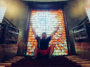 Широм затворених очију: Ди-џеј Кристијан Молнар