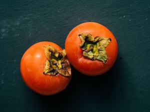 Укусан јесењи драгуљ који чува здравље – каки јабука