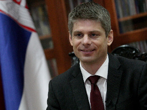 Гуjон: За Србе у региону 1,5 милиона евра, шири се мрежа школа српског језика