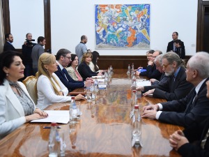 Вучић са председником француског Сената: Економска сарадња бележи одличне резултате