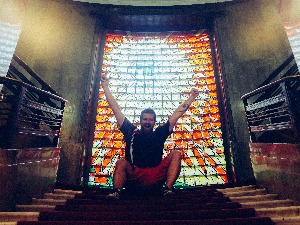 Широм затворених очију: Ди-џеј Кристијан Молнар