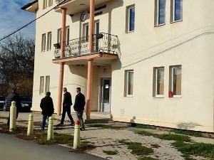 Запослени у "Мрежа Мост" у Митровици и "РТВ Грачаница" започели штрајк глађу